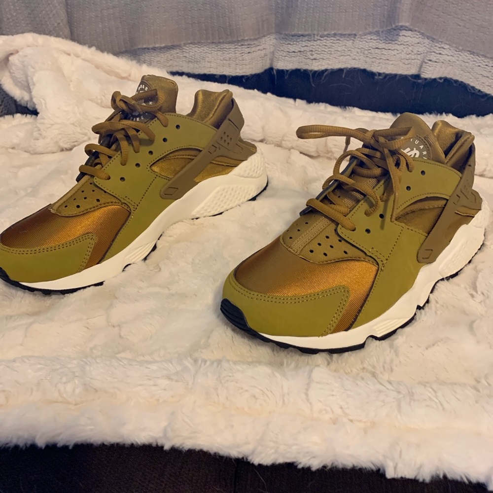 Air Huarache by Nike